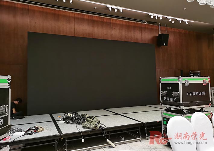 �Lɳ���U��